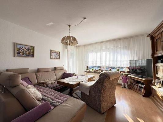 Wohnzimmer mit Zugang Terrasse