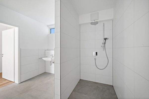 Badezimmer mit Dusche