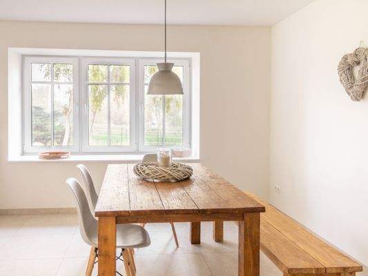 Essbereich mit Blick zu den Koppeln