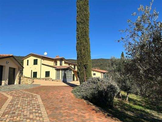 Grundstück der Villa