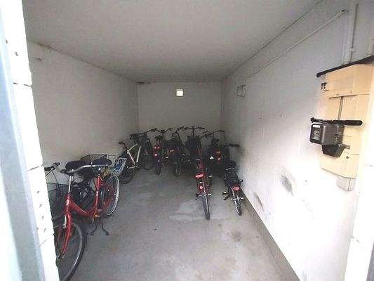 gemeinschaftliche Fahrradgarage!