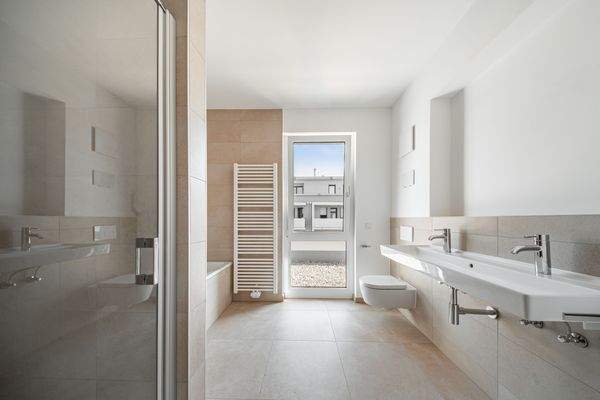 06_Bad barrierefrei mit Tageslicht_Whg36_ZGS.jpg