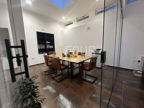 Susak Halle, Susak Hallenfläche