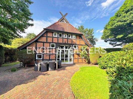 Hausansicht mit Innenhof