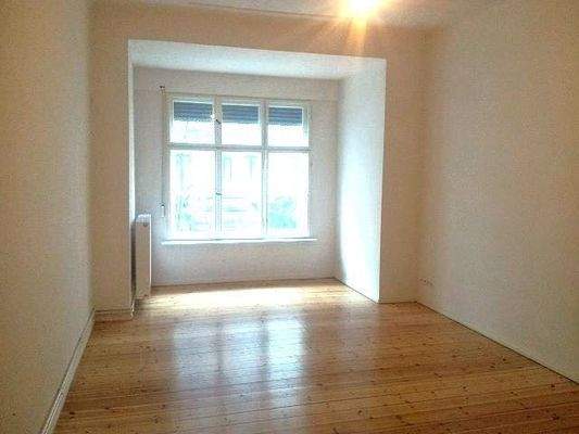 Zimmer 1 - Fenster zur Straße 