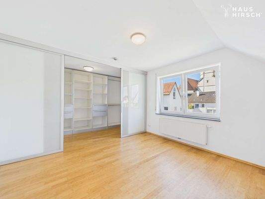 Schlafzimmer mit Ankleide