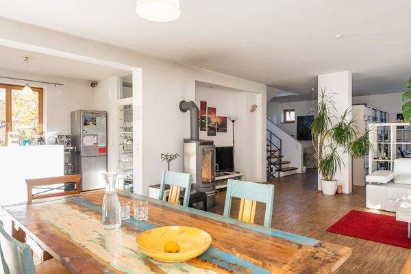 Lichterfüllter Wohnbereich