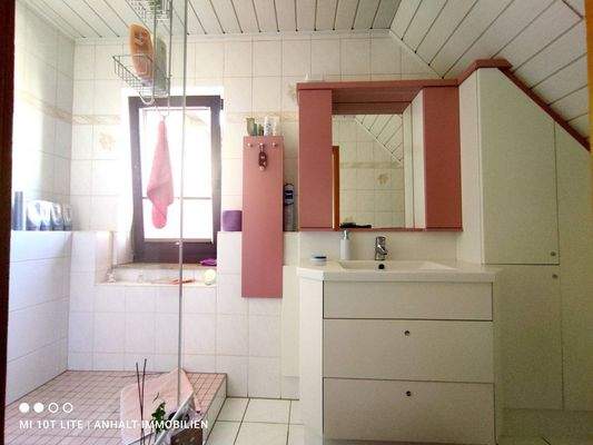 Haus Bäckerei - OG - Bad