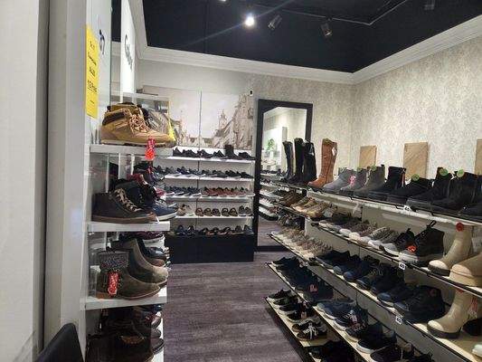 Laden rechts (Verkaufsfläche )