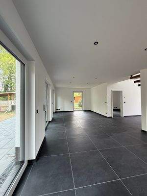 Wohnzimmer mit offener Küche.jpg