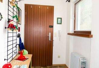 Wohnungseingang, KI bearbeitet