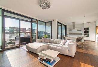 Lichtdurchflutetes Wohnzimmer