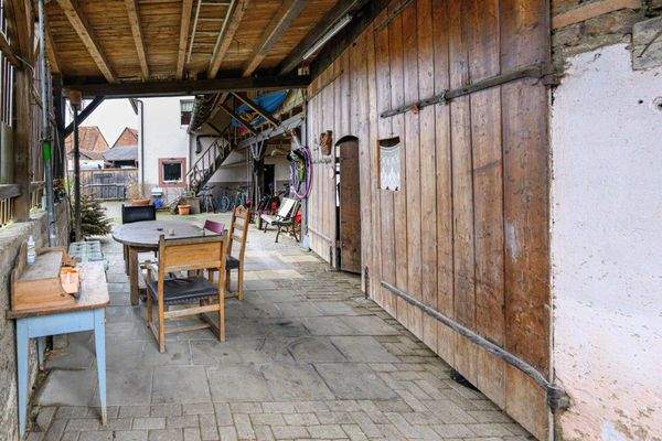 Platz vor der Scheune