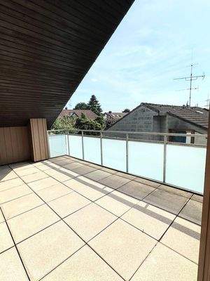 überdachter Westbalkon