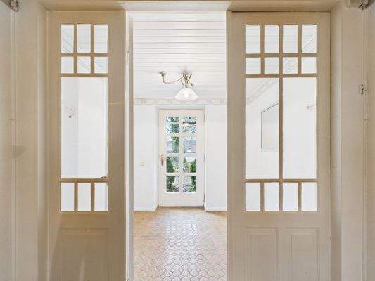 Windfang Blickrichtung Haustür - Lütt Immobilien - Gadendorf