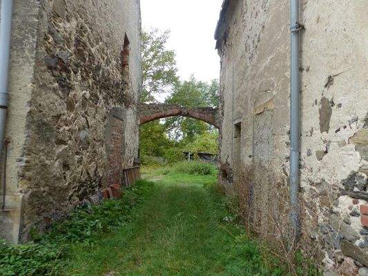 Zugang zum hinteren Teil des Grundstückes 