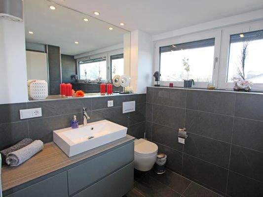 Badezimmer 1.OG_.jpg