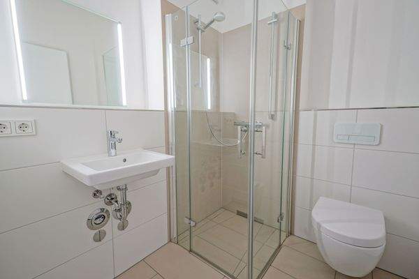 Badezimmer mit Dusche