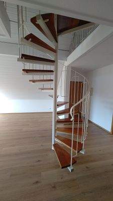 Wendeltreppe ins DG.jpg