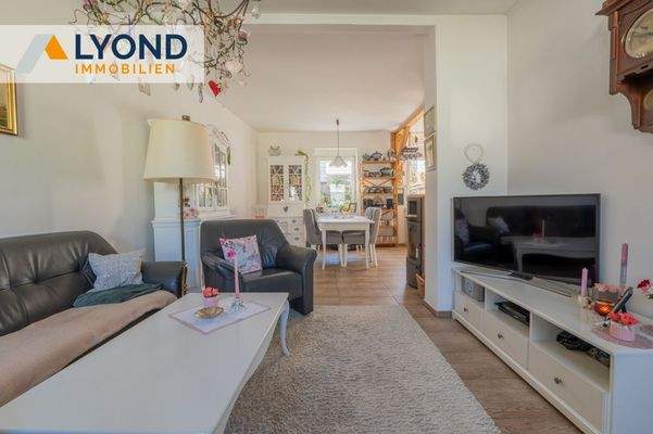 Wohnzimmer mit Essbereich