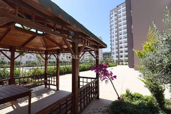 Apartments within Walking Distance of Beach in Mersin Tomuk