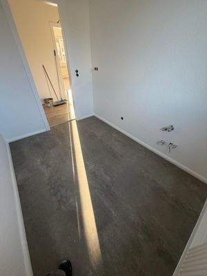 Leerer Raum mit Sonnenstrahl