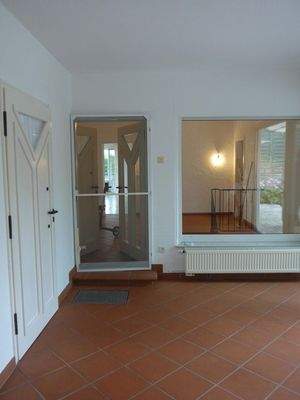 Blick Hundezimmer in die Diele