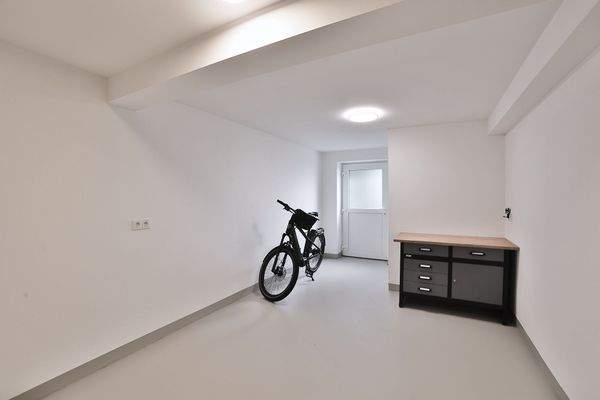 Garage mit Fußbodenheizung u. WC