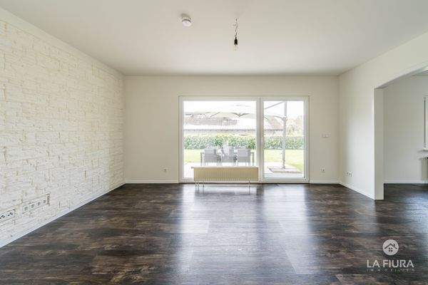 EG Wohnen mit Terrasse