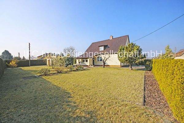 Hausansicht / Grundstücksseite