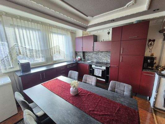 Küche mit Essbereich