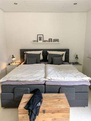 Schlafzimmer 1 von 2