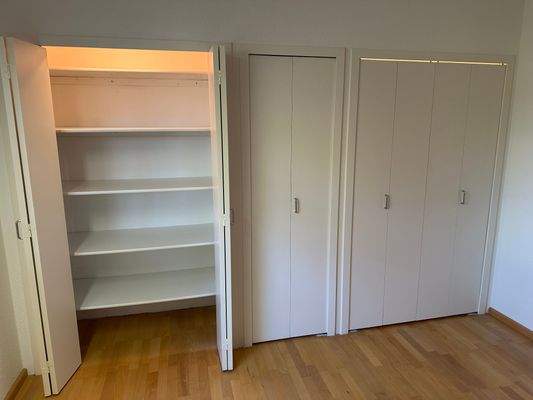 Gästezimmer mit Einbauschränken (2)