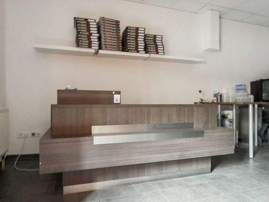 Eingangsbereich mit Theke