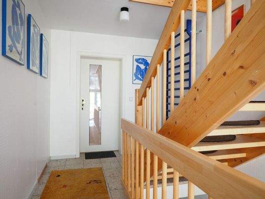 Treppenhaus mit Wohnungseingang