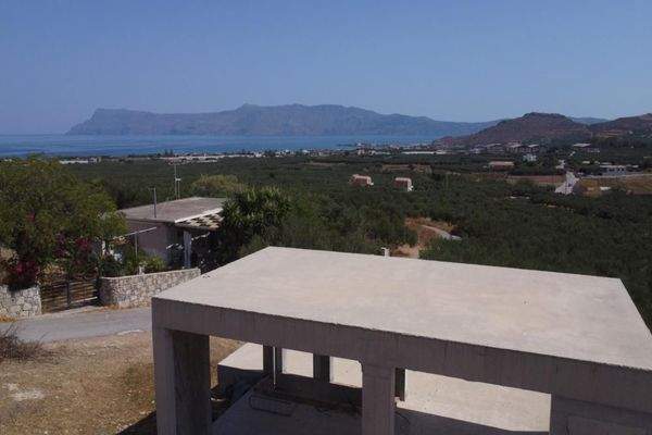 Kreta, Kissamos: Halbfertiges Haus mit Blick auf Meer und Berge zu verkaufen