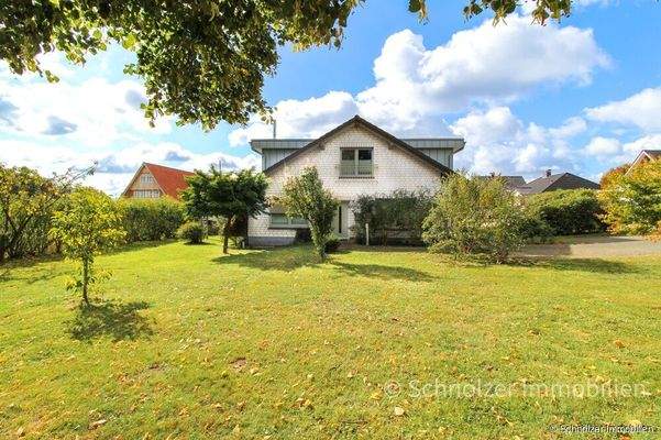 seitliche Gartenansicht