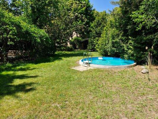 Sommeransicht Gartenpool