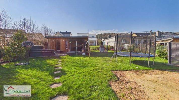 Garten mit Gartenhaus