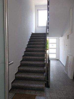 Eingang und Treppenhaus