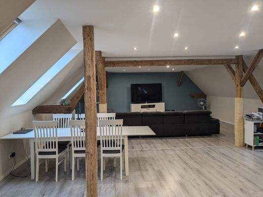 Wohn-Essbereich im DG