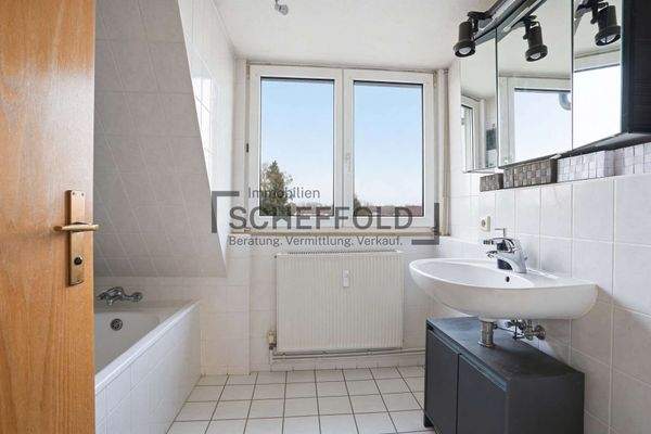 Badezimmer (mit KI leergeräumt)