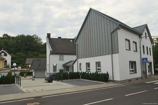 Außenansicht mit Hof