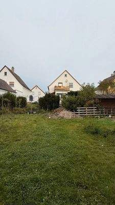 Rückansicht & Grundstück