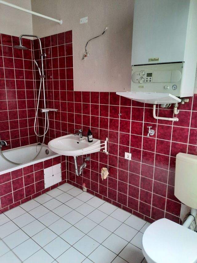 Ideal Zentral! Große Wohnung mit charmanten Stuckelementen und Balkon - Foto 5