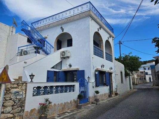Kreta: Neu renoviertes Haus mit zwei Wohnungen in Milatos
