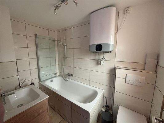 Badezimmer mit Wanne