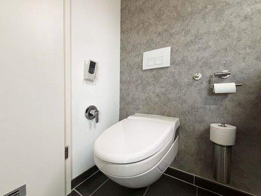 EG Bad WC: Separater Toilettenbereich sorgt für zusätzlichen Komfort im Alltag