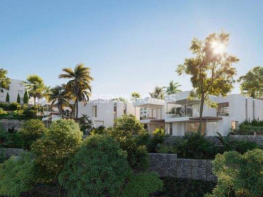 Marbella Townhouses in 5-Star Complex with Privileged Facilities