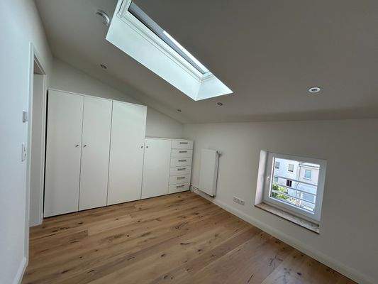 Mögliches Schlafzimmer mit Einbauschränken